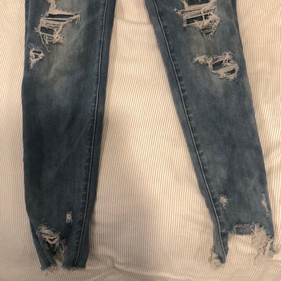 Light blue semi ripped American Eagle Jeans - Picture 2 of 4